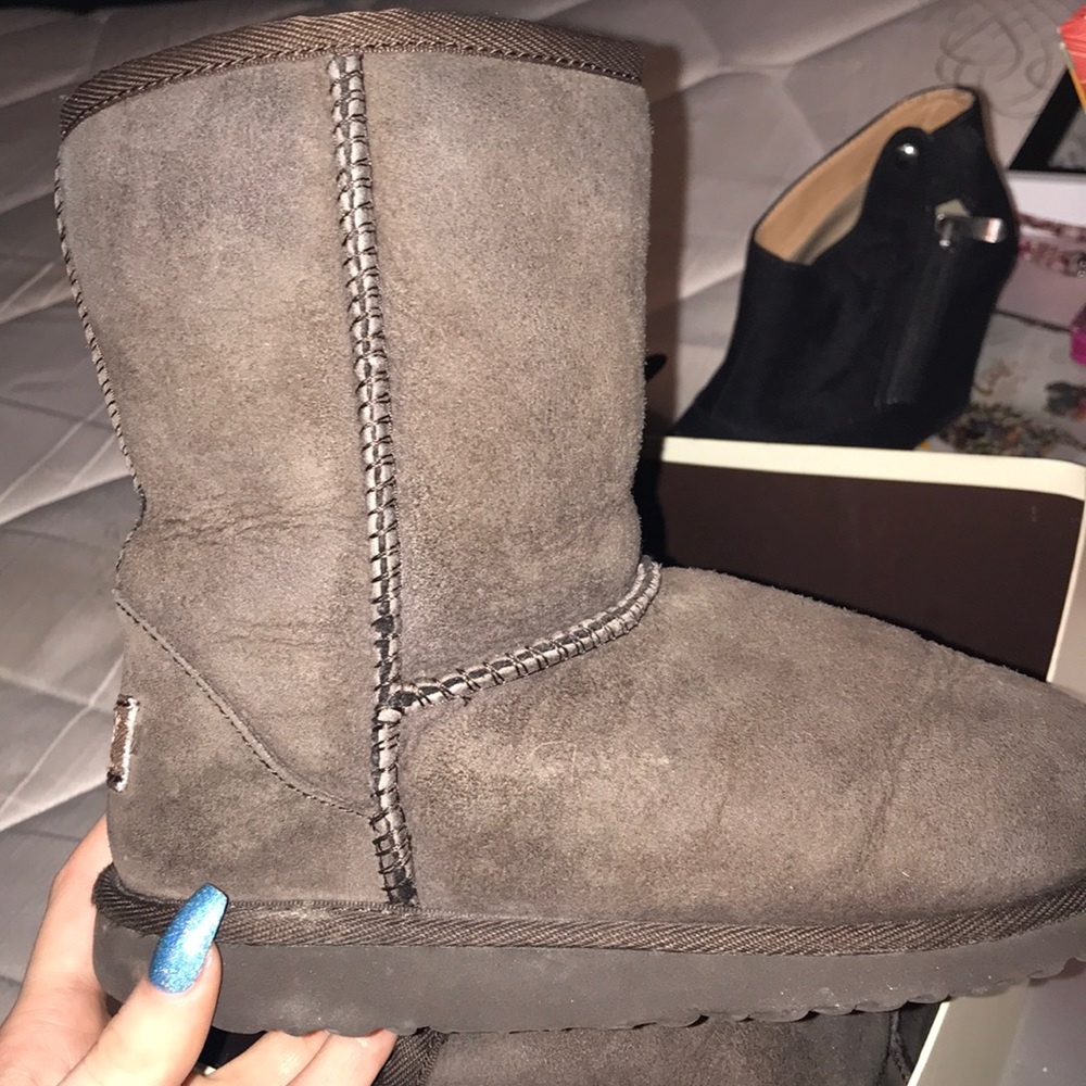 Chocolate brown Ugg’s